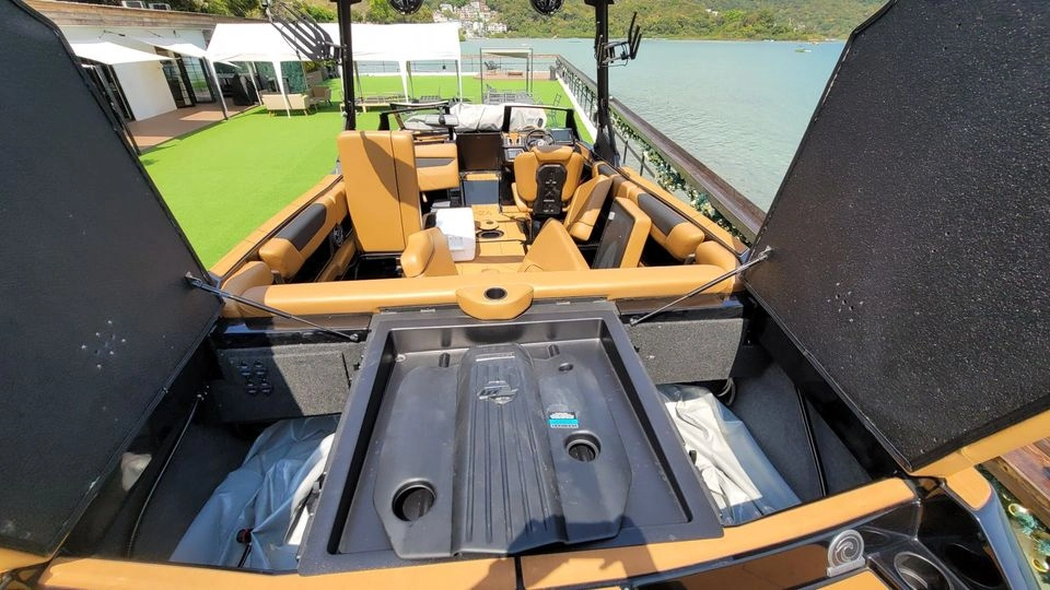 Axis Gaseoline Interior 2