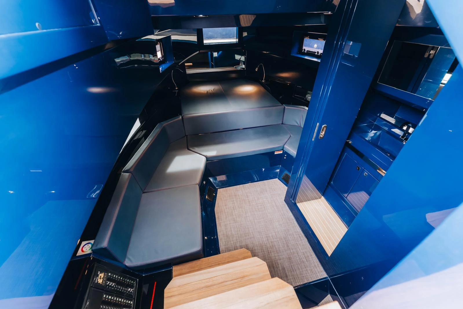 De Antonio D37 - Red Blue Racing Interior 5