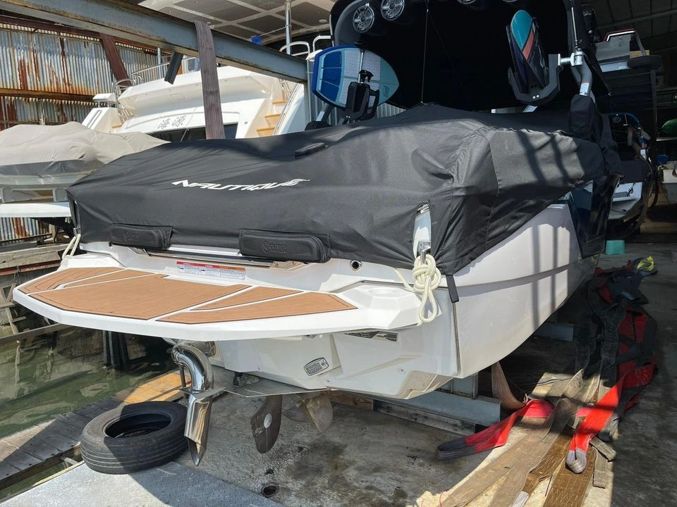 Nautique G23 Interior 3