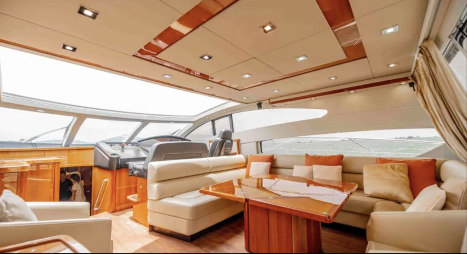 2007 Sunseeker Predator 72 Interior 3