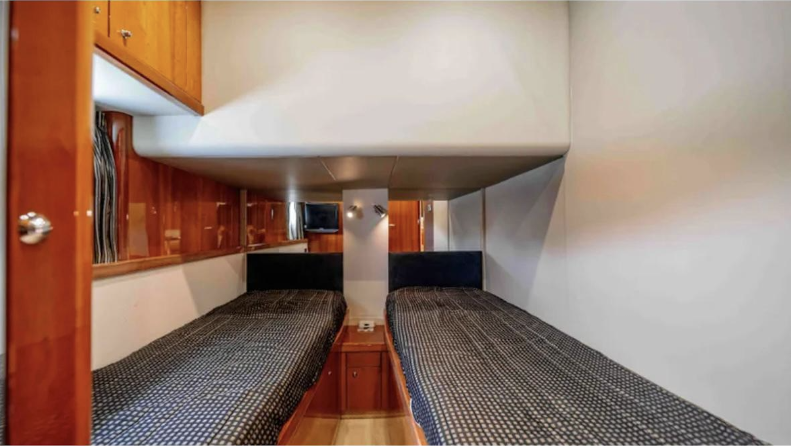 2007 Sunseeker Predator 72 Interior 13